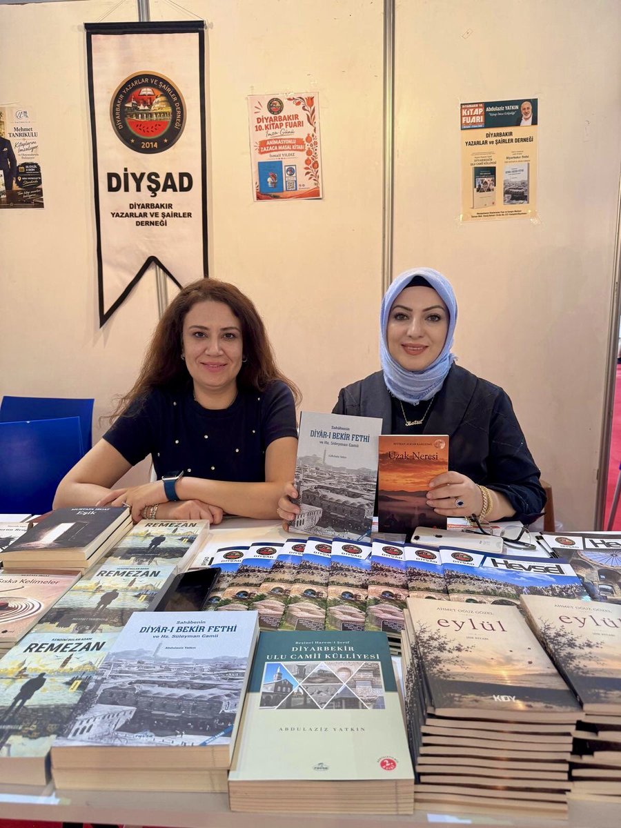btlknpk's tweet photo. 10. Diyarbakır kitap fuarında Diyşad derneğinin davetine icabet ettik,Diyarbakır Kent Kültürünün geçmişi ile Kültür mukayesesi söyleşisi yapıldı,emeklerinden dolayı Diyşad yönetimine başarılar dilerim.
@DiysadD https://t.co/dWfA0vpPKM