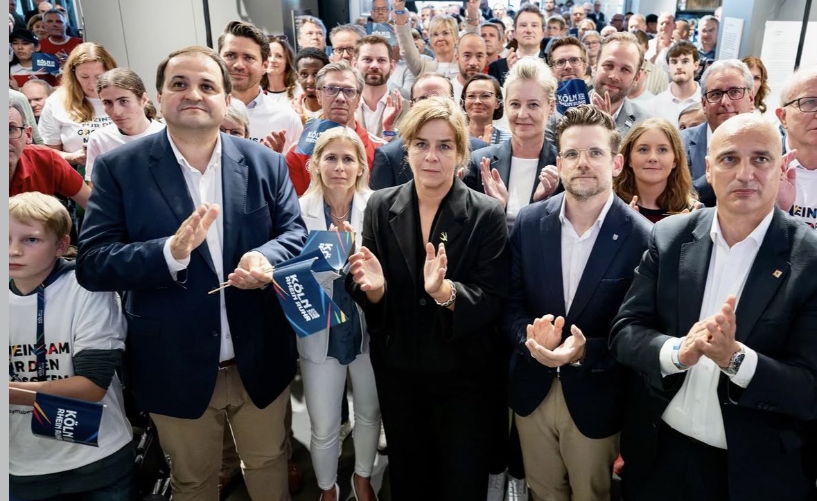 MonaNeubaur's tweet photo. Wir haben bis zur letzten Sekunde alles gegeben und ein Konzept präsentiert, auf das ganz NRW stolz sein kann. Als Sportland Nummer eins sind wir natürlich erst einmal enttäuscht – das gehört zum Sport dazu. Aber als faire Verlierer gratulieren wir München von ganzem Herzen. 1/2 https://t.co/yvPaeyCpTK