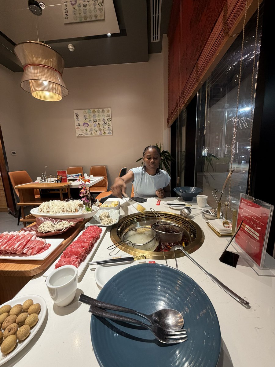 codemathics's tweet photo. dinner under the moon. 🧑🏼‍🩰 https://t.co/5kDbP2JuBd