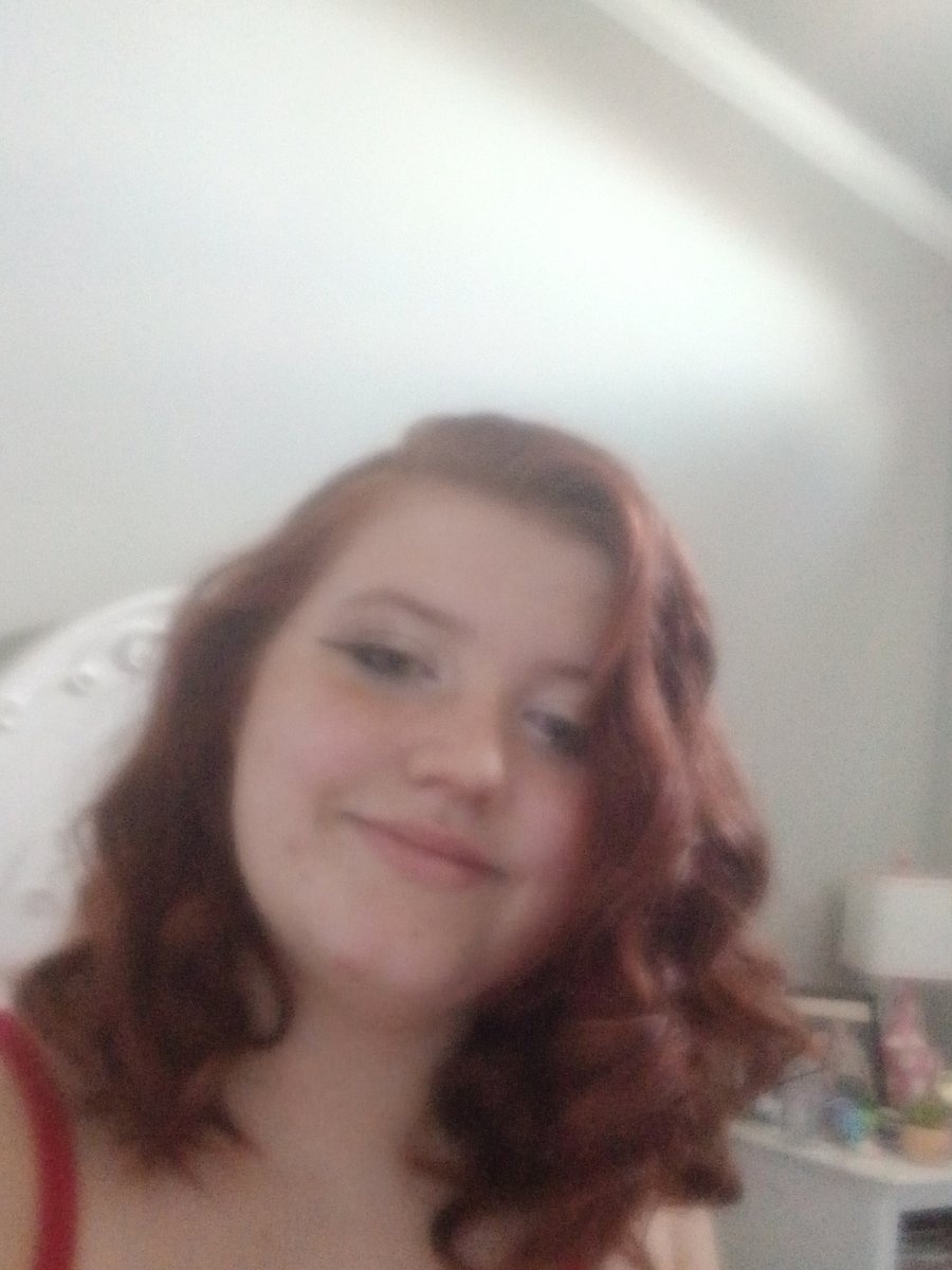Oliversnotvegan's tweet photo. Am i pretty? https://t.co/WcfH9mcdWO