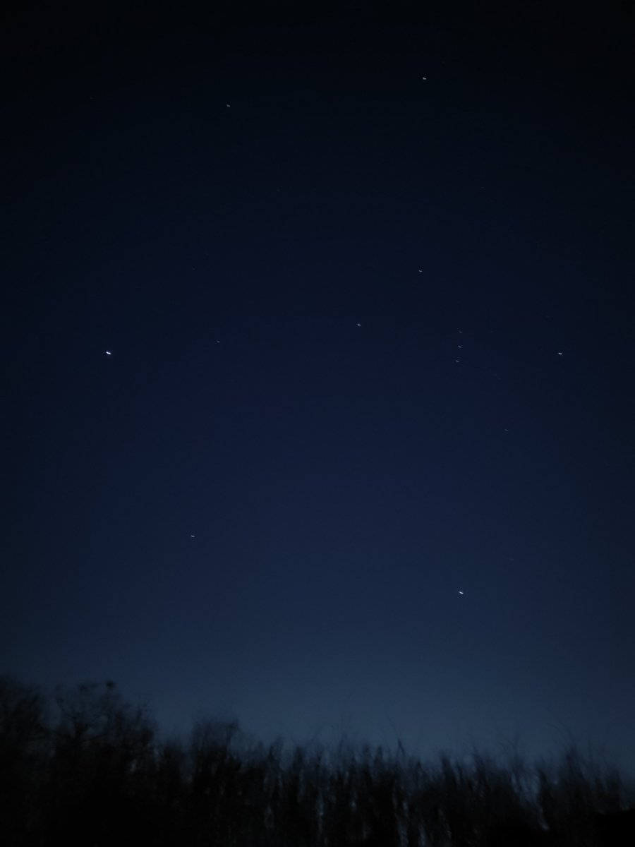colorblind83094's tweet photo. night #le #拉拉 #ppl https://t.co/PPbCe4l68A
