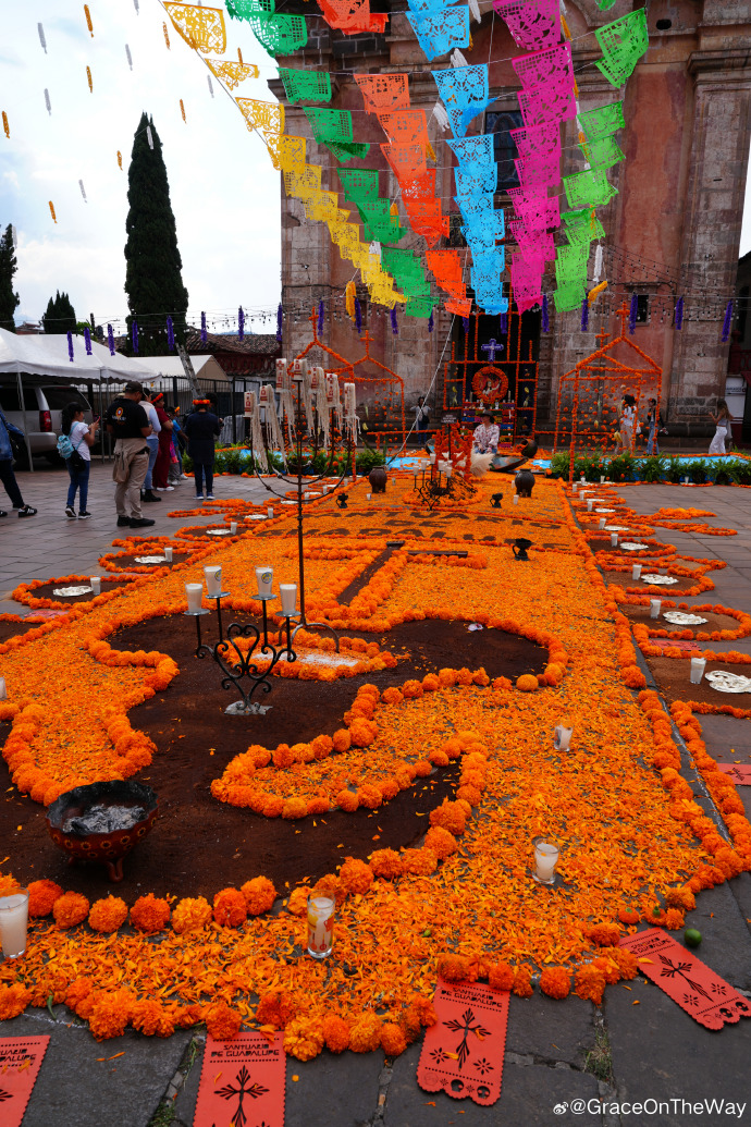 AdalineBoluda's tweet photo. Feliz Día de los Muertos! Luz y recuerdo para quienes ya no están con nosotros https://t.co/T5642EgVjP