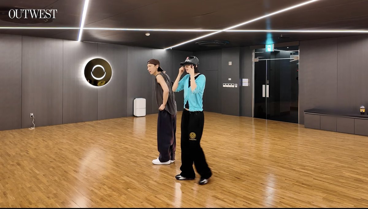 Tencelineskrrt's tweet photo. กุร้องไห้รอบที่ n นี่ยังจำคำพูดที่แบมแบมพูดใน Kpop masterz ว่าพี่เตนล์สามารถ lean on ผมได้นะ 😭🫶🏻 อยู่เลย ไอพวกต้าวความน่ารักของชั้น ❤️💜

#BamBam‌ #TEN https://t.co/IEaYW1D7aV
