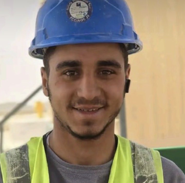 qiiee7's tweet photo. @r3vYVGRQ4Xg1aWB @MOISaudiArabia @pss_ar @ppgovsa @MOI__911 @kamnapp @NCA_KSA وجهك يوم الكل يبيك تموت : https://t.co/HdOP1v5ULv