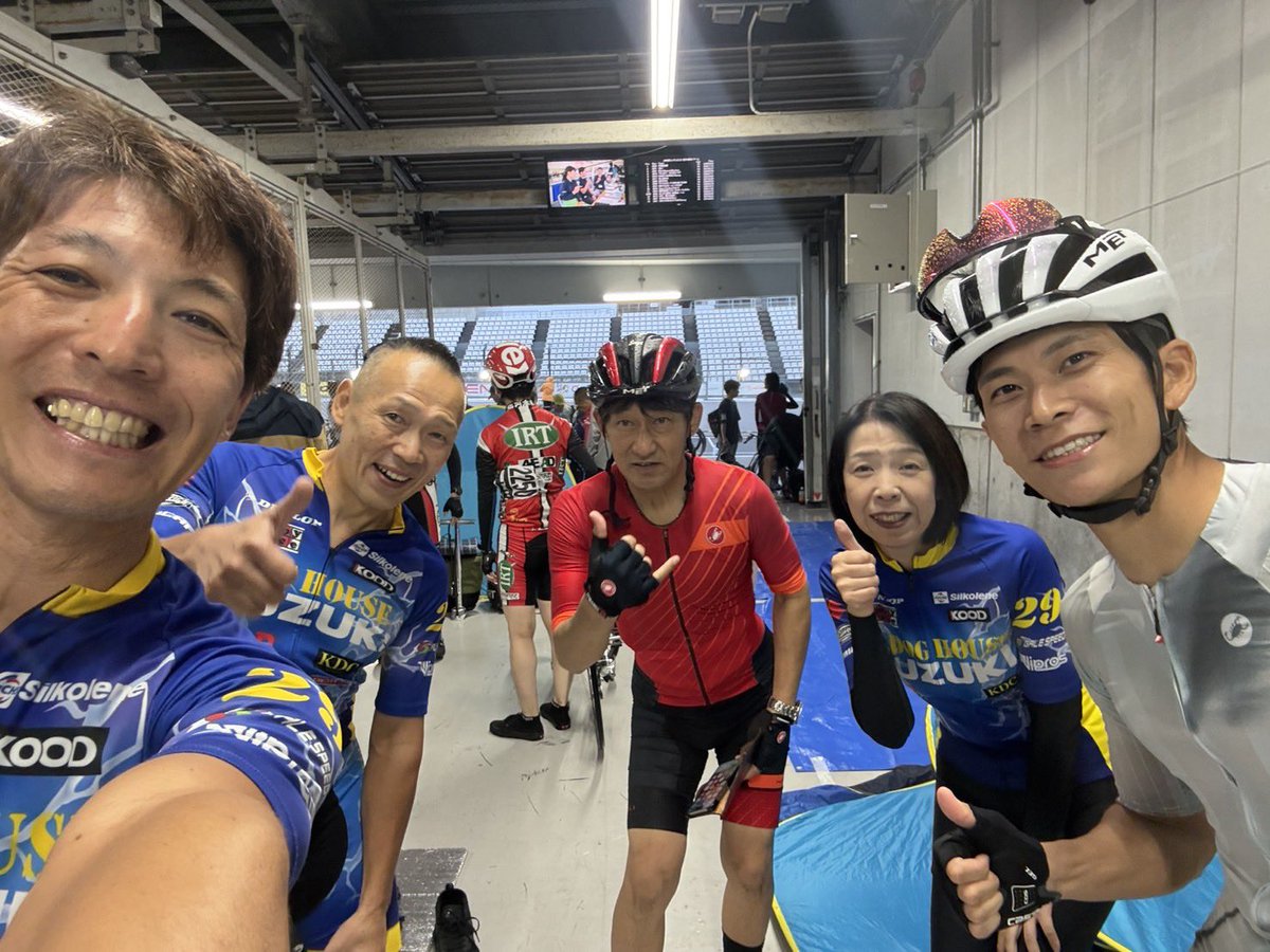 cocoro_55's tweet photo. シマノ鈴鹿2時間ソロに参加してきました！
404台中76位。24時間レース翌週でほぼ準備してない状況としては良い方かと思いますが、まだまだ上はいっぱい！再挑戦したいと思います🔥

今回はお馴染みDOG HOUSEの皆さん、そしてご支援いただいているハマIN自動車学校の教官の方と一緒に楽しんできました✨
自転車系有名人の方をいっぱい見れて、一緒に走れて大満足😄

雨の中お疲れ様でしたー！