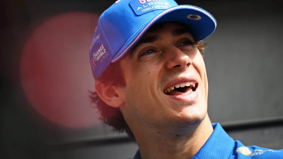 ChadAbrazo's tweet photo. El que busca estar arriba sabe que para eso hay que arriesgar y no siempre va a salir bien. 
Ya lo dijo Ayrton Senna: “si ves un hueco y no vas por él, entonces ya no eres un piloto”.

Franco apunta a ser grande, aunque a muchos les duela, y estos son los riesgos de ir por ello. A mirar para adelante que la buena gente te apoya #VamosFranco 🇦🇷