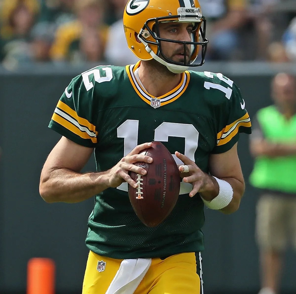 EstaRyan12's tweet photo. Aaron Rodgers really had everyone fooled. He had EVERYONE thinking Matt LaFleur and Brian Gutekunst were great at their job, when it’s the opposite. Thank you for always covering up deficiencies all over the team year in, and year out. You are severely missed 12. https://t.co/yZjosCGMyL