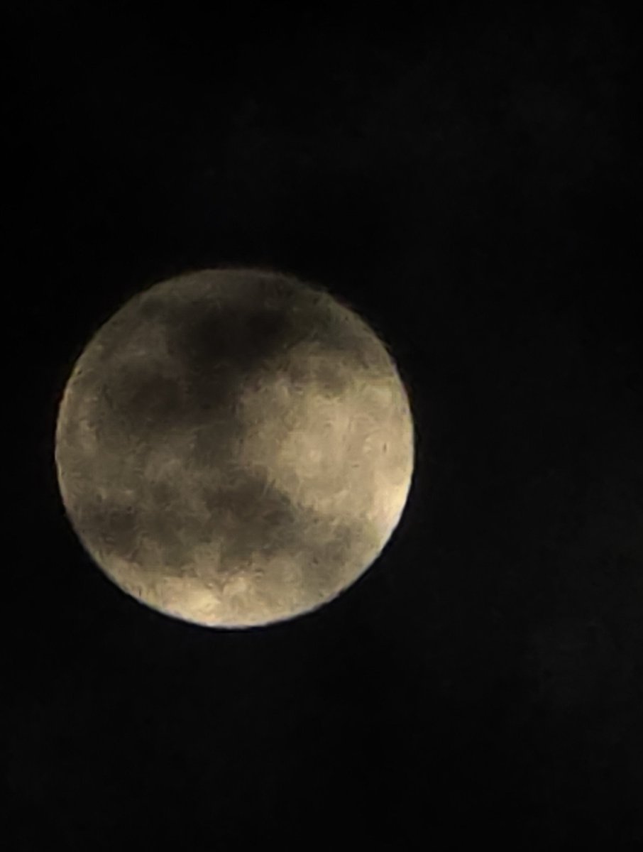 coldasbarf's tweet photo. Closer and closer to today's moon. https://t.co/HKEPgZMw4X