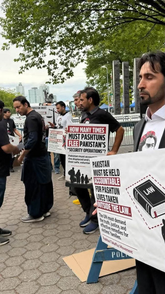 ptmkhyber's tweet photo. نیویارک اور جنیوا میں اقوامِ متحدہ کے دفاتر کے سامنے پشتون تحفظ موومنٹ (PTM) کی جانب سے بھرپور احتجاجی مظاہرے کیے گئے۔

#PTMAtUNGA81
#PashtunLivesMatter https://t.co/5PGiu357FH