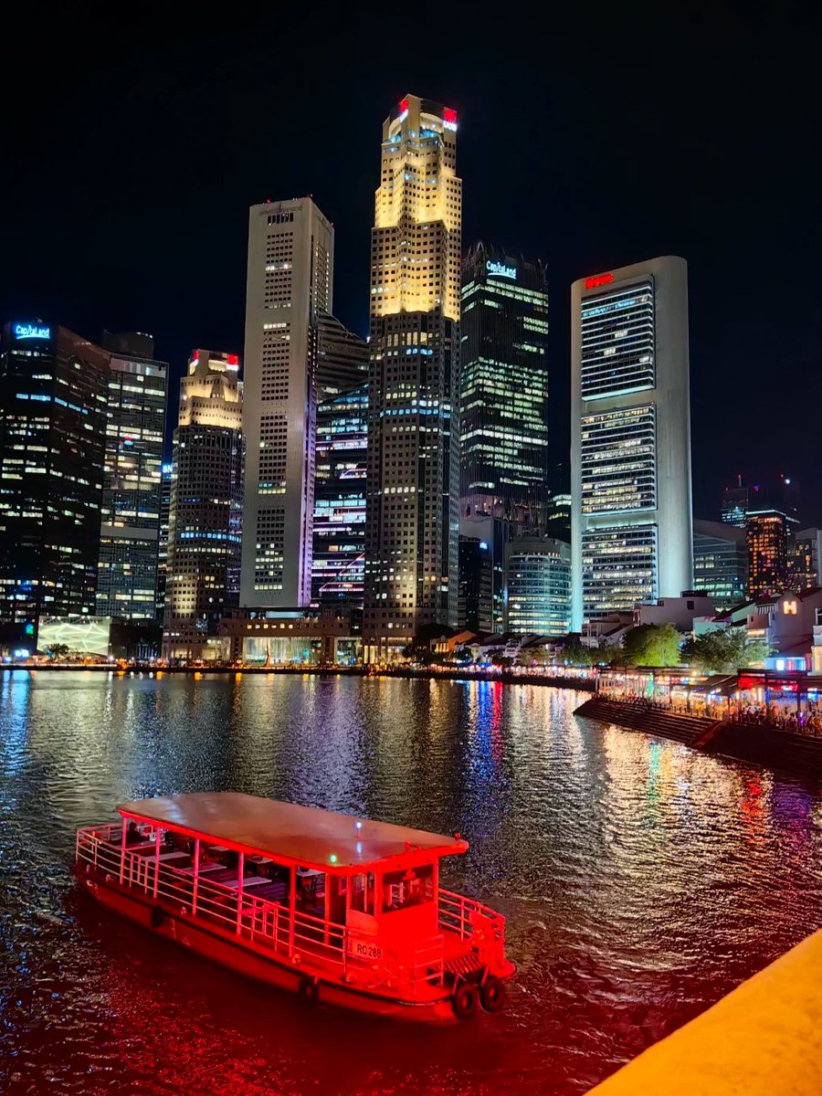 75_booboo's tweet photo. I stumbled upon this place while walking from the Marina Bay area to Chinatown; the night view is stunning. https://t.co/n5ojyvpT4t