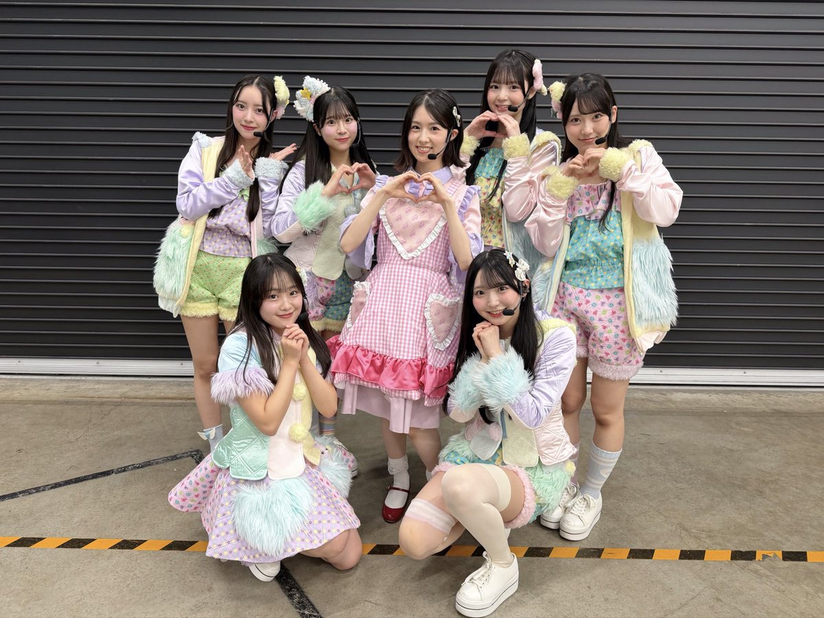 yahho_sahho's tweet photo. #AKBサンコンコン
夜は45曲ノンストップでしたー！
私のセンター曲は「教えてMommy」💓
これがとっても楽しみだったの🤭
かと思えば制服着ちゃうし。笑
ここにいるとずっと青春を感じます🏫

明日も私らしく歌って踊ってしゃべるね〜🪽 https://t.co/JstYxH2xCZ