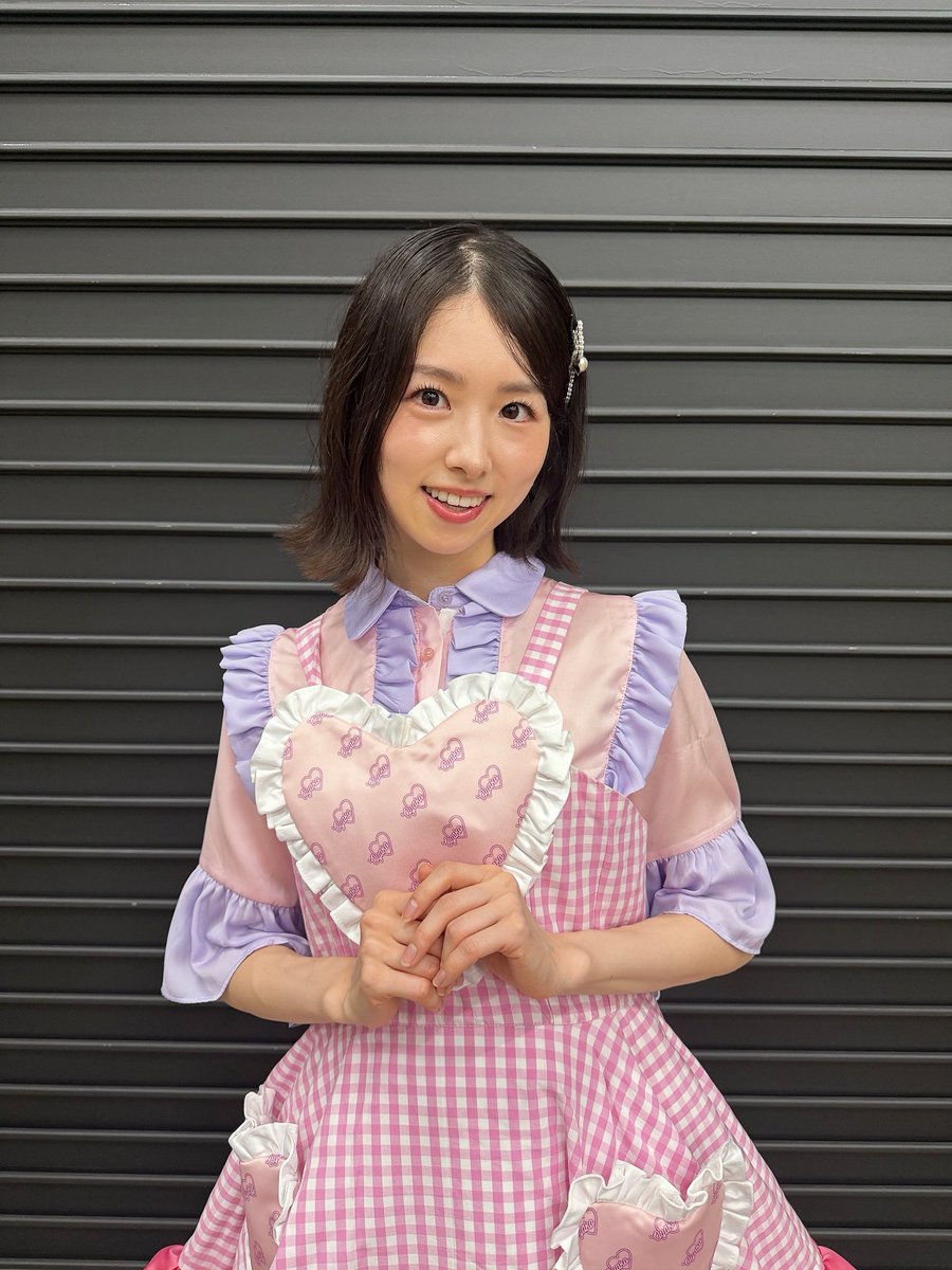 yahho_sahho's tweet photo. #AKBサンコンコン
夜は45曲ノンストップでしたー！
私のセンター曲は「教えてMommy」💓
これがとっても楽しみだったの🤭
かと思えば制服着ちゃうし。笑
ここにいるとずっと青春を感じます🏫

明日も私らしく歌って踊ってしゃべるね〜🪽 https://t.co/JstYxH2xCZ