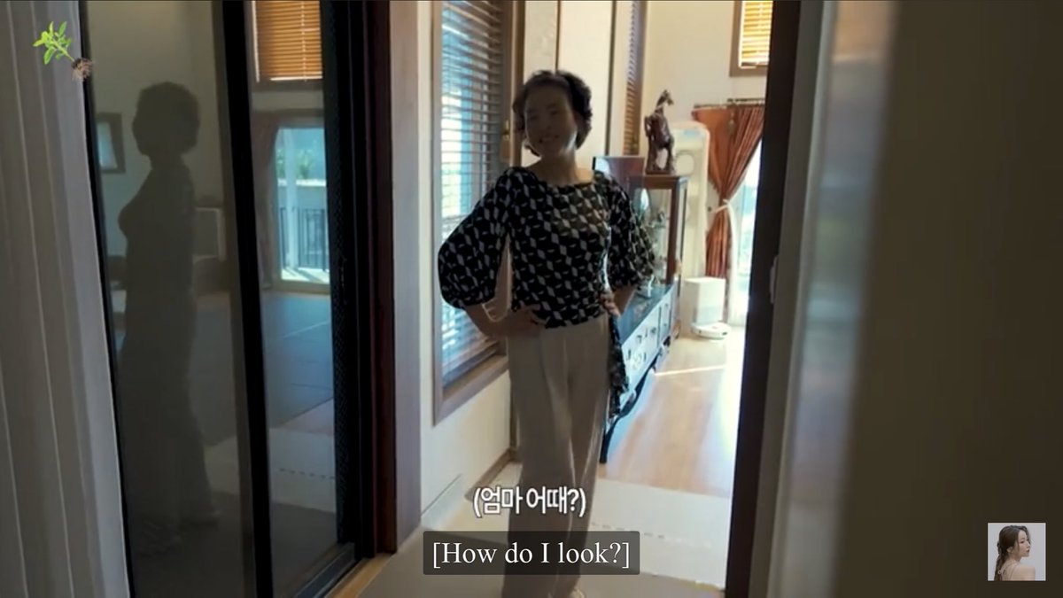 yejuchingu's tweet photo. bintang utama vlog comeback-nya sowon sih jujur... mamahnya sowon. lucu banget gak expect, disatuin sama sinb kayanya makin lenong deh, kalo ngomong pada asbun. 😭 https://t.co/sf5Vt111XN