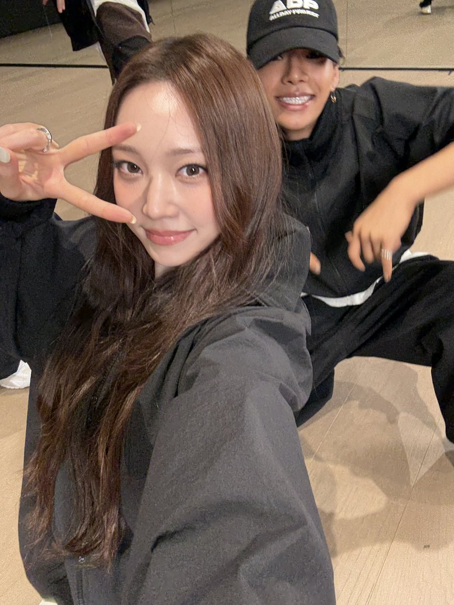 aboutadp's tweet photo. YOUNGSEO’s birthday message for TARZZAN 🥹💓

Happy birthday, Tarzzan oppa 🥳🥳🥳 I don’t usually show it, but whenever you lift the mood and bring up the energy, deep down I’m having more fun and getting more excited than anyone else.. 🤭

Thank you so much for always giving everyone strength with your bright energy 😚 I think it’s so cool and admirable how passionate you are about music and how hard you work! Don’t push yourself too hard, take care of your health, and let’s do well with the promotions for this album too!!ㅎㅎ See you soon, oppa.

MY TARO 😭😭😭