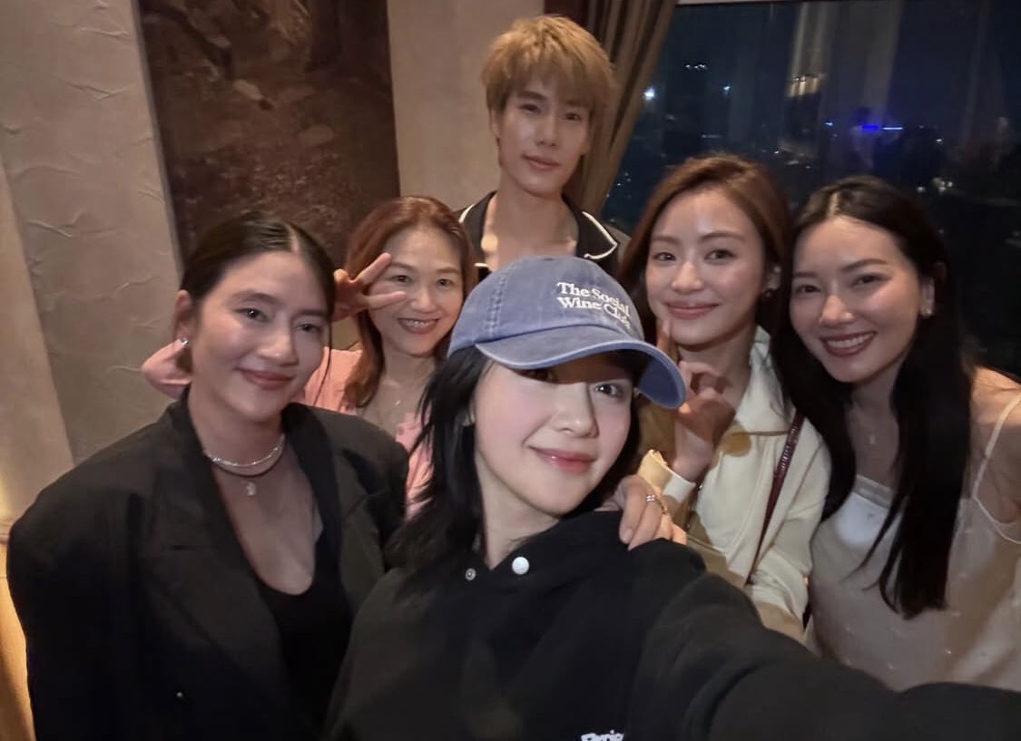 VicEeee_3's tweet photo. mprittt tiba tiba sama miu?😭😭😭 
#Pharita #Miu https://t.co/XhGFVVFqJ6