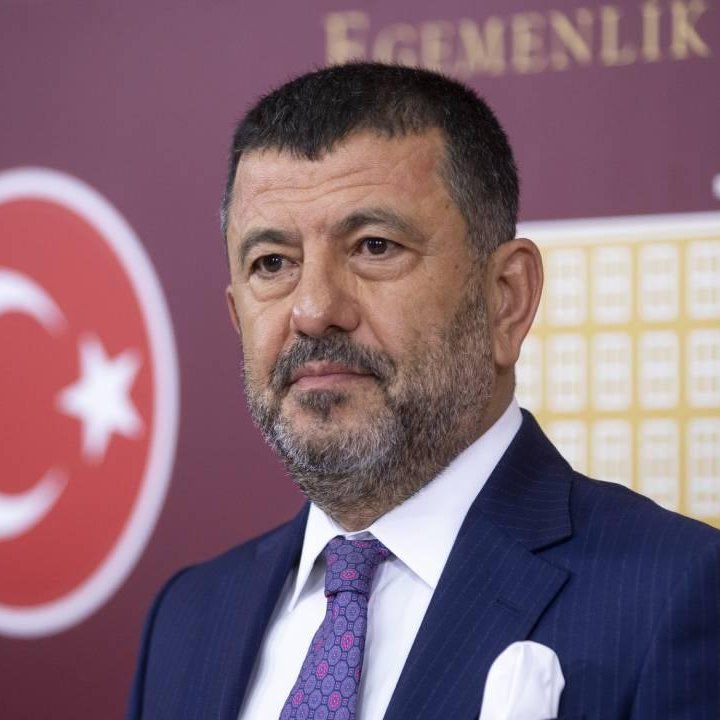 postmbjk's tweet photo. YENİ Parti Malatya Milletvekili Veli Ağbaba, Pazar ziyareti sırasında fenalaşarak hastaneye kaldırıldı. 

— Yoğun bakıma alındı.
— Hastaneden henüz açıklama yapılmadı. https://t.co/DDJY9YuaoD