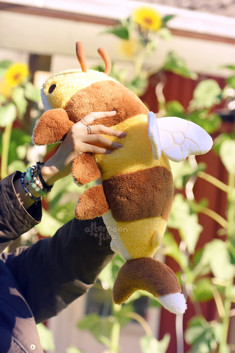 floofyfluff's tweet photo. Bumble shark plushies! 🐝🦈 https://t.co/h8M9FIW6Lp