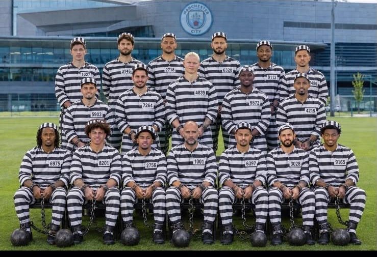 terrychristian's tweet photo. Man City's new team photo https://t.co/bA5zDmrDyV