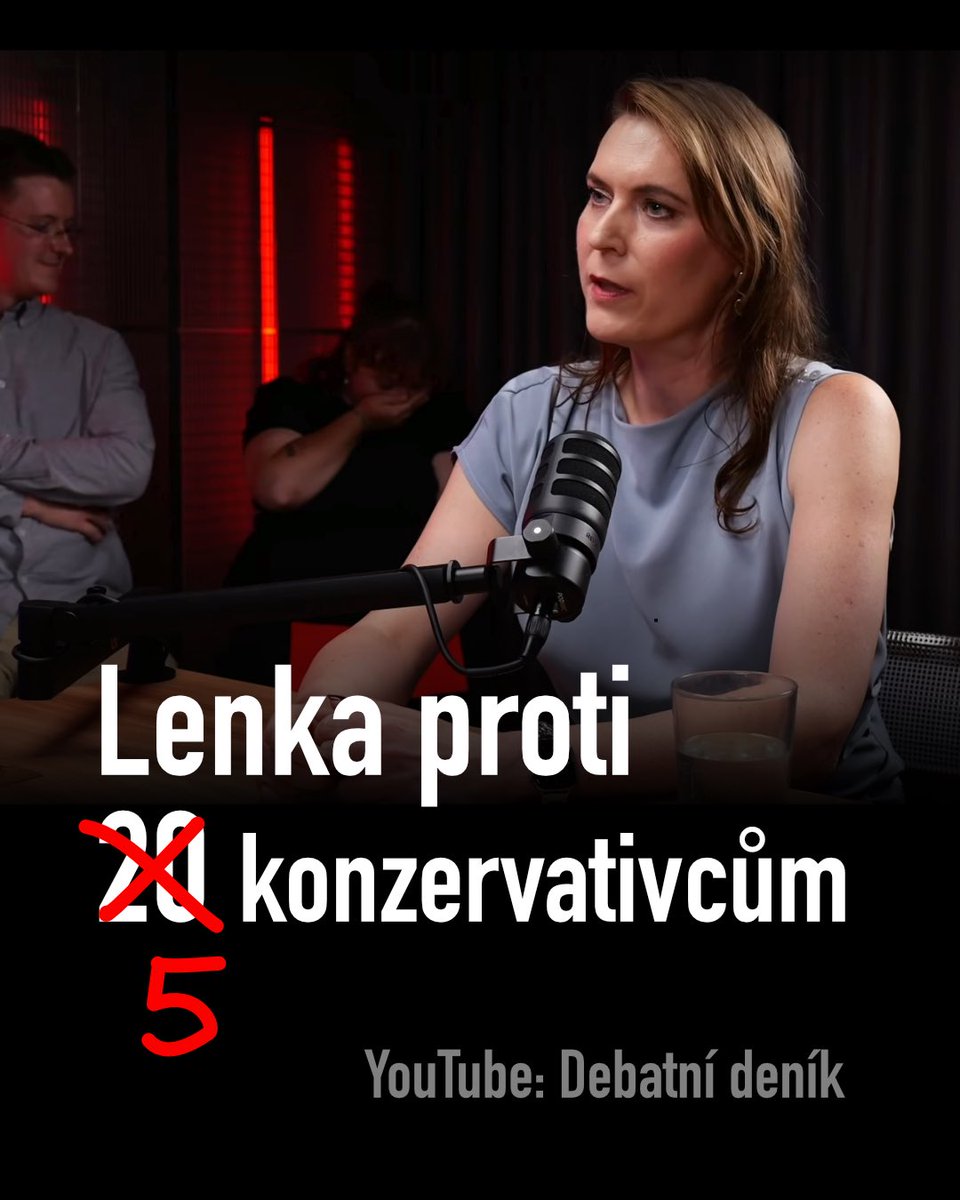 VTranzu's tweet photo. 😲 Tak je to venku! Původně to mělo být Lenka proti 20 konzervativcům. Nakonec jich ale přišlo jenom 5. 

Proč? To je záhadou i pro Tima, který debatu pořádal. I když měl jeho post s pozvánkou na debatu přes 100k zobrazení a vyšší stovky komentářů, kde se většina diskutujících holedbá, jak by mi to natřeli raz-dva, přihlásilo se jich jen 15. Devět jich to odřeklo na poslední chvíli pod různými osobními záminkami. Bojí se Králové? Bojí se postavit argumentům? Nebo je Králová čarodějnice a černou magií zařídila jejich různé "náhodné" indispozice? Samé otázky. 

S jednou účastnicí jsem se odmítla bavit na místě. Je to moje dlouholetá hejterka z řad starších trans žen, se kterou jsem se asi 5 let zpátky i krátce viděla (a není to Brokešová, ta se pro jistotu ani nepřihlásila, byť by byla určitě připuštěna). Ta osoba trvala na tom, že na videu bude mít zakrytý obličej a změněný hlas. Já se o této její podmínce dozvěděla minutu před natáčením a nesouhlasila jsem s tím. Zažívám denně brutální nálož hejtů od lidí schovaných za anonymní profily. Diskutovat schopná jsem. Ale nepůjdu do debaty s nějakým zakuklencem nebo abych byla nucená zažívat atmošku devadesátkovýho tabu se Šmuclerem. Bylo by to nefér. 

Zbylo jich pět. Šla jsem do toho s velkým respektem a zažívala jsem stres dny před natáčením. Pak jsem viděla, že někteří mí konzervativní protivníci jsou na tom mnohem hůř a že jejich psychický diskomfort je viditelný a v jednom případě musel Tim dokonce přiskočit se sklenicí s vodou. Vlastně to byli oni, kdo byli odvážní, když to teď zpětně vidím. Nepřijde vám taky, že se ta stereotypní role sněhových vloček nějak najednou otočila?

Po natočení, které bylo před týdnem, jsem na sebe byla hodně přísná. Byly tam momenty, kdy mi zpětně přicházely nápady, jak jsem mohla zareagovat mnohem lépe. Na něco jsem nebyla připravená a musela jsem improvizovat. 

Teď jsem na to celé konečně koukla a říkám si, že jsem asi na sebe byla přísná zbytečně moc. Že ten celek pro mě nevyznívá vůbec blbě, naopak. Mám radost, že jsem překonala další laťku diskomfortu. 

🍿A vy si to teď můžete dát taky!
 
👉🏻 YouTube: Debatní deník.