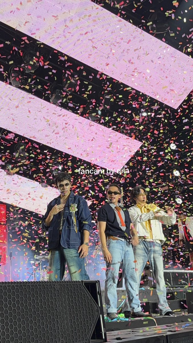 om3gatigaaa's tweet photo. APA YAHHH... MEREKA TUH TERLALU "SEMPURNA" 💔 https://t.co/n65kY4yAsB