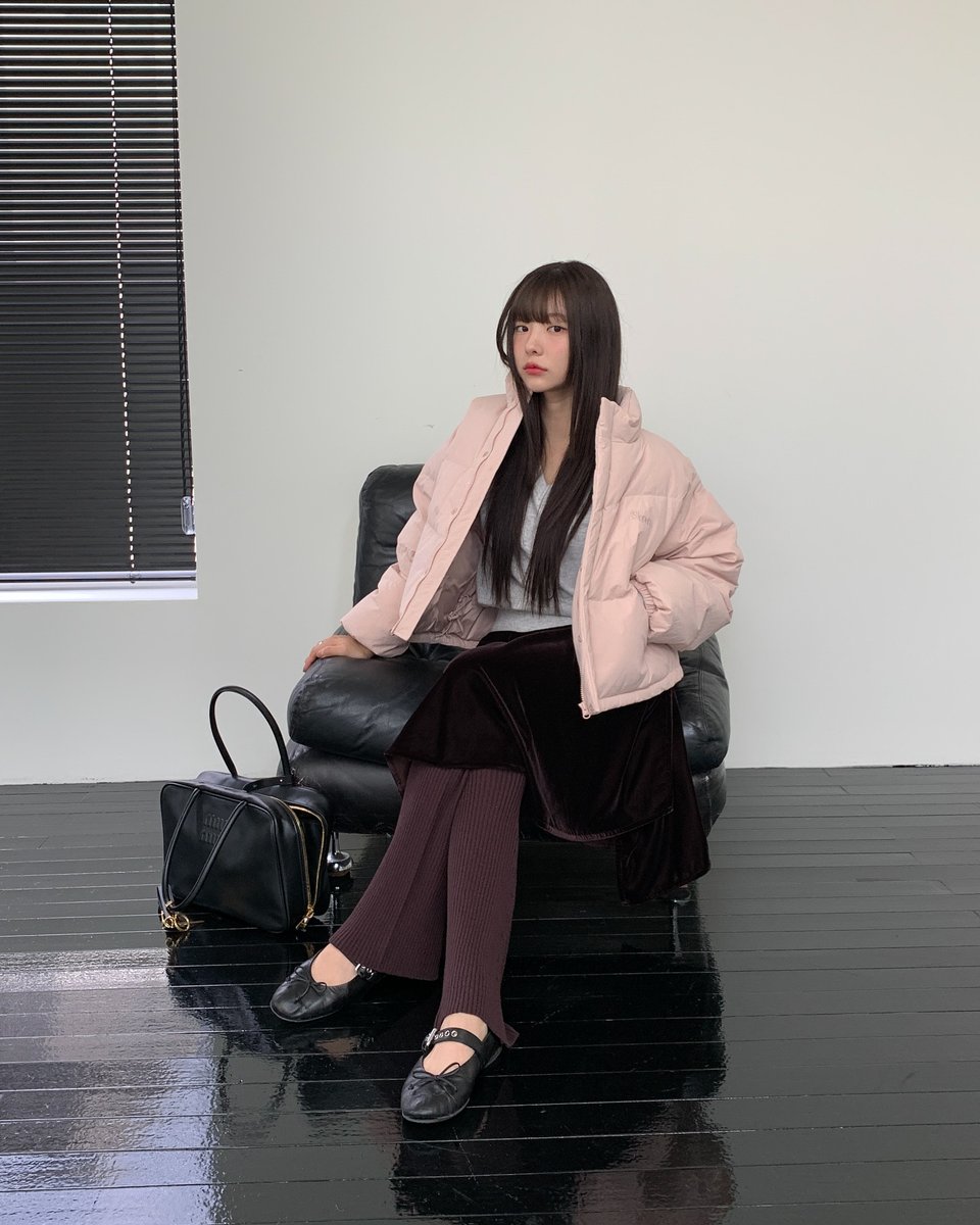 mileyisadrug's tweet photo. 朝起きる瞬間の『あと5分だけ…』の魔力は異常だと思う。明日も頑張っていこう！ 😎
dMgNy https://t.co/CU9eoTdy0A