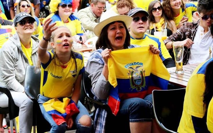 soomyye's tweet photo. Te amo mi Ecuador, te entrego mi vida por defenderte, porque lo que tu representas es mucho más de los que creen que eres "pequeño". Eres Fuerza, Valentía, coraje, aquel que vió nacer, crecer y partir desde el seno de nuestra madre y que acogió a varios hermanos del exterior. https://t.co/L82lYGTkR7