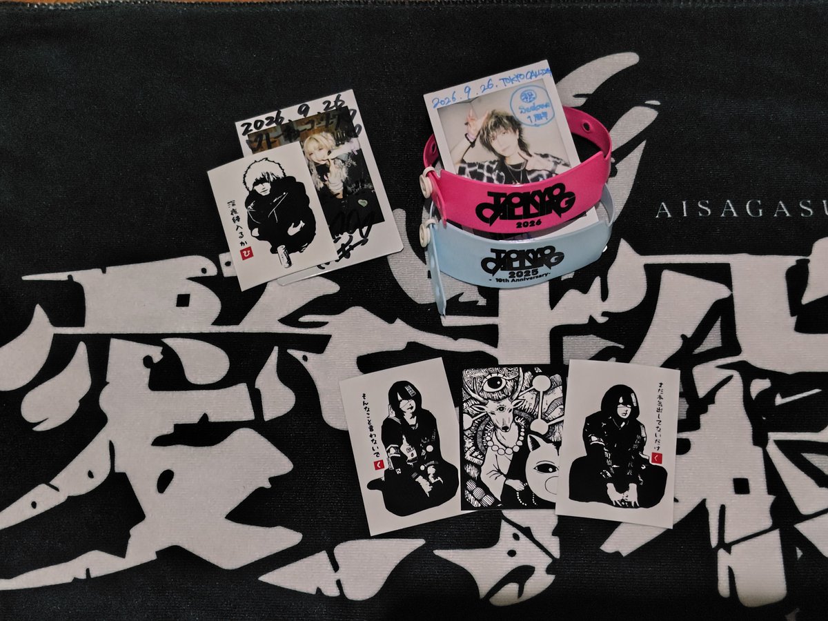 610MAY's tweet photo. 昨年のコーリングで愛探眼影とかとか見たくて初めましてしてから1年がたちましたァァァ
最初はうしろや端っこで大人見して
サクッと帰ってたのにッ
今は最前で汗ダクでキャキャしてる
感情出せるよーになったしチェキも撮れてる🦌進歩ッ
ありがとう🫶 https://t.co/Tu2pbTcZ3U