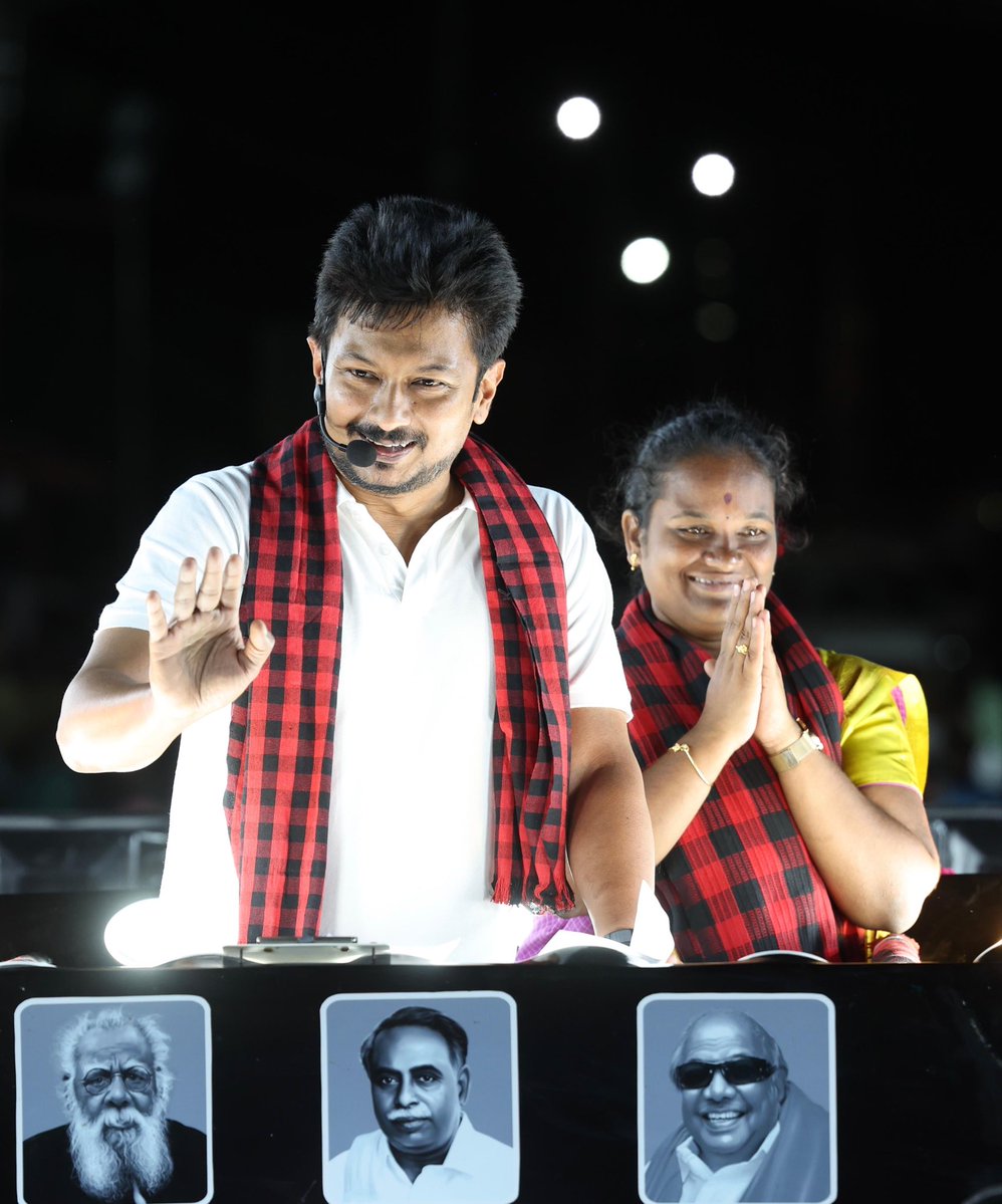 Udhaystalin's tweet photo. வாக்களித்த மை காய்வதற்குள் வேறு கட்சியில் நின்று வென்றவர்களை வளைத்து ஆட்சி அமைத்து, அதைத் தக்க வைக்க மக்கள் மீது இடைத்தேர்தலை திணித்துள்ள Sofa Model ஆட்சியாளர்களின் அதிகார வெறியை முறியடிக்க, ‘ஆதரிப்பீர் உதயசூரியன்’ என்று தாராபுரம் தொகுதியில் போட்டியிடும் கழக வேட்பாளர் சகோதரி சுகன்யாவுக்கு ஆதரவாக கொளத்துப்பாளையத்தில் இன்று பிரச்சாரம் மேற்கொண்டோம். 

@KN_NEHRU @mp_saminathan @V_Senthilbalaji @dmkpadhu @keprakashdmk