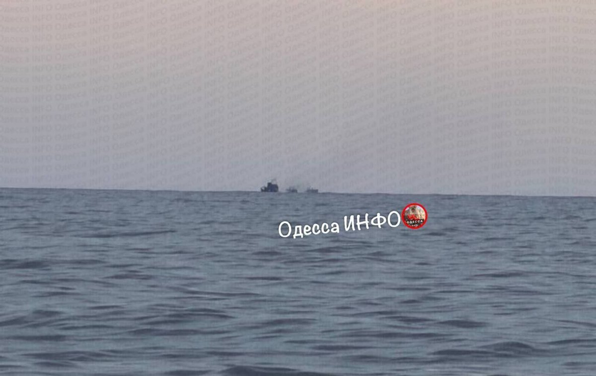 Karmabash's tweet photo. Two more bulk carriers attacked off the coast of Odessa: https://t.co/S5E6c4XGqw
