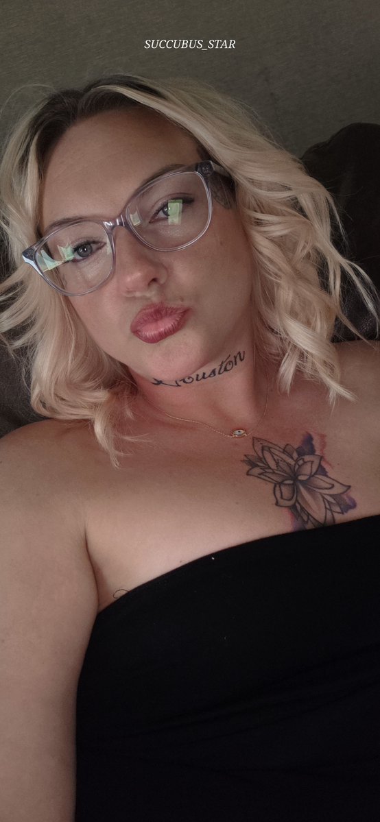 ooffwannabe's tweet photo. Hey guys and gals, remember to stay sexy today! ✨🔥😎 #confidence #vibes https://t.co/KUU5GBPpxK