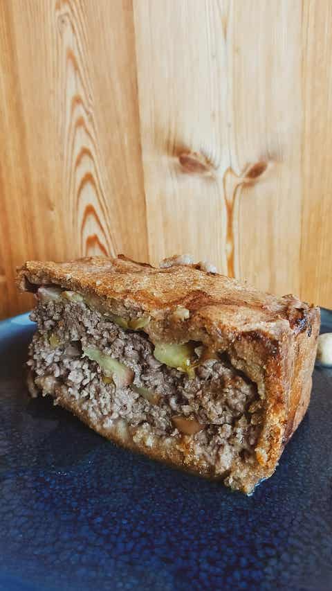 SourdoughWeekly's tweet photo. Eating simple is our religion.

Sourdough pie crust (wholegrain, of course), minced meat with apples, nutmeg, black pepper and salt. https://t.co/GEjbzkEax7