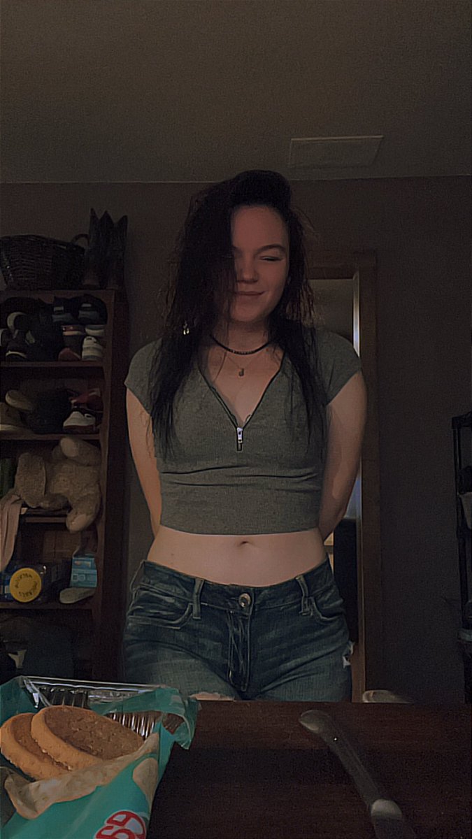 CalyPate02's tweet photo. I dont know how I feel about this app https://t.co/XgGVNi2juB
