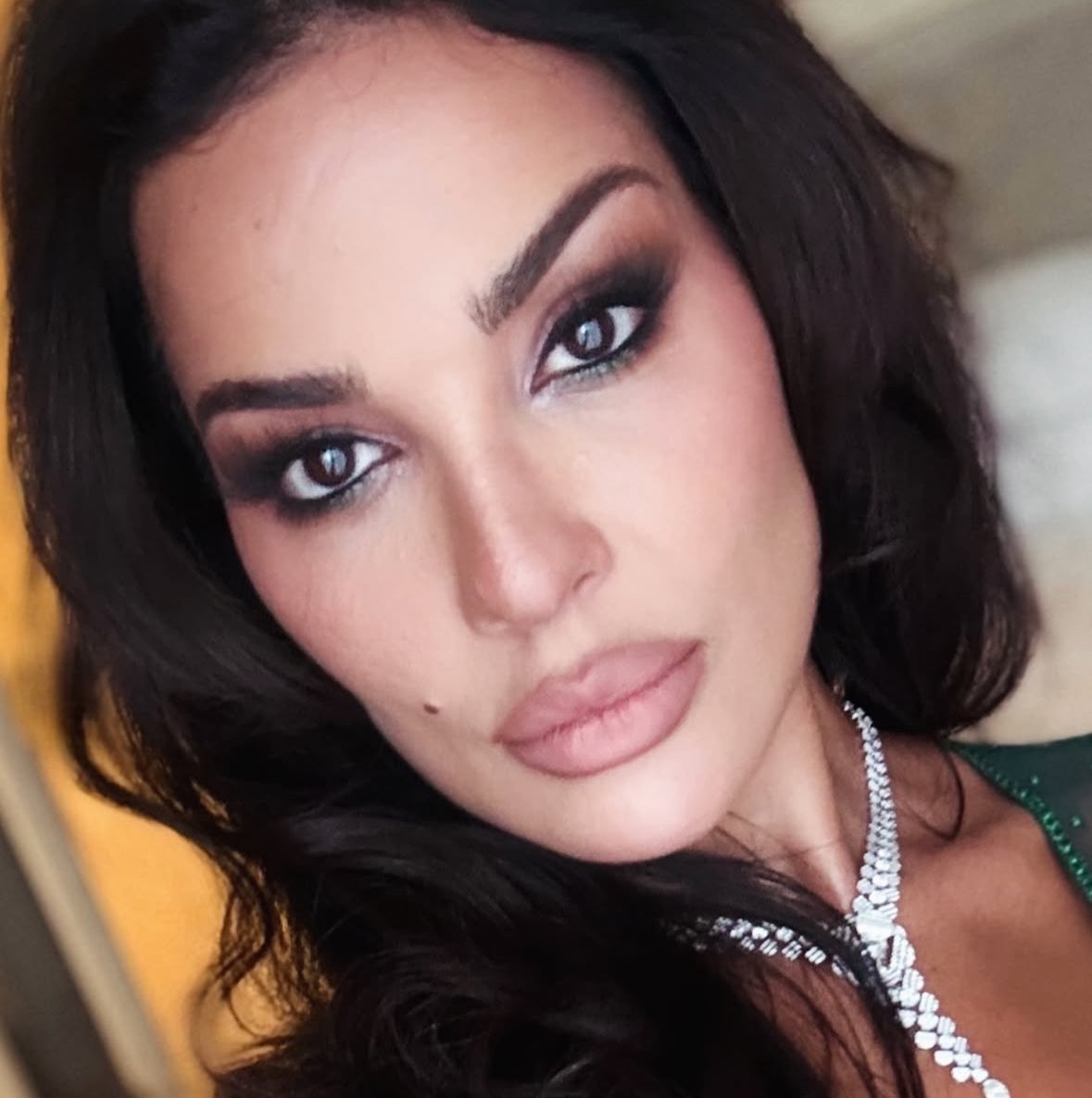 nadineaesthtic's tweet photo. @nadinenjeim إذا ما سويتي تتوريال لهذا اللوك يا ندون بزعل منك 😔💔
#نطالب_تتوريال_نادين https://t.co/2JsEXXiMJ1