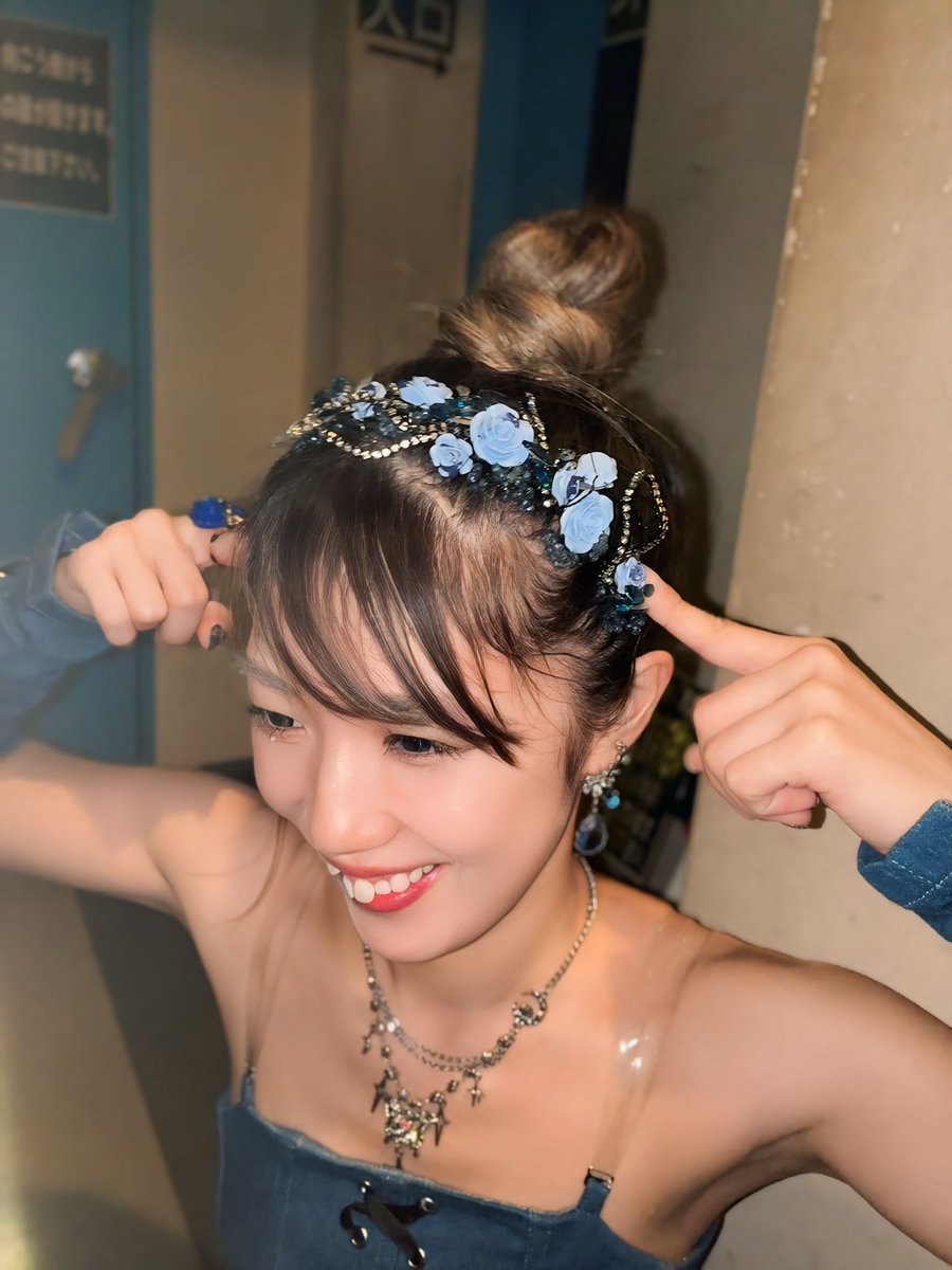 code_tohka's tweet photo. そして現衣装ラストでした、、、
名古屋遠征からの衣装だけどとても名残惜しい自分でコンセプト決めた衣装でもあるから気に入ってた🥺
あとお団子してみたらアレにしか見えなくて笑ってる図😆

そしてとうとう次のライブでラストです
みんな絶対来て、なにがなんでも
全て1から作ってるから見てほしい https://t.co/U0mwvIrTuM