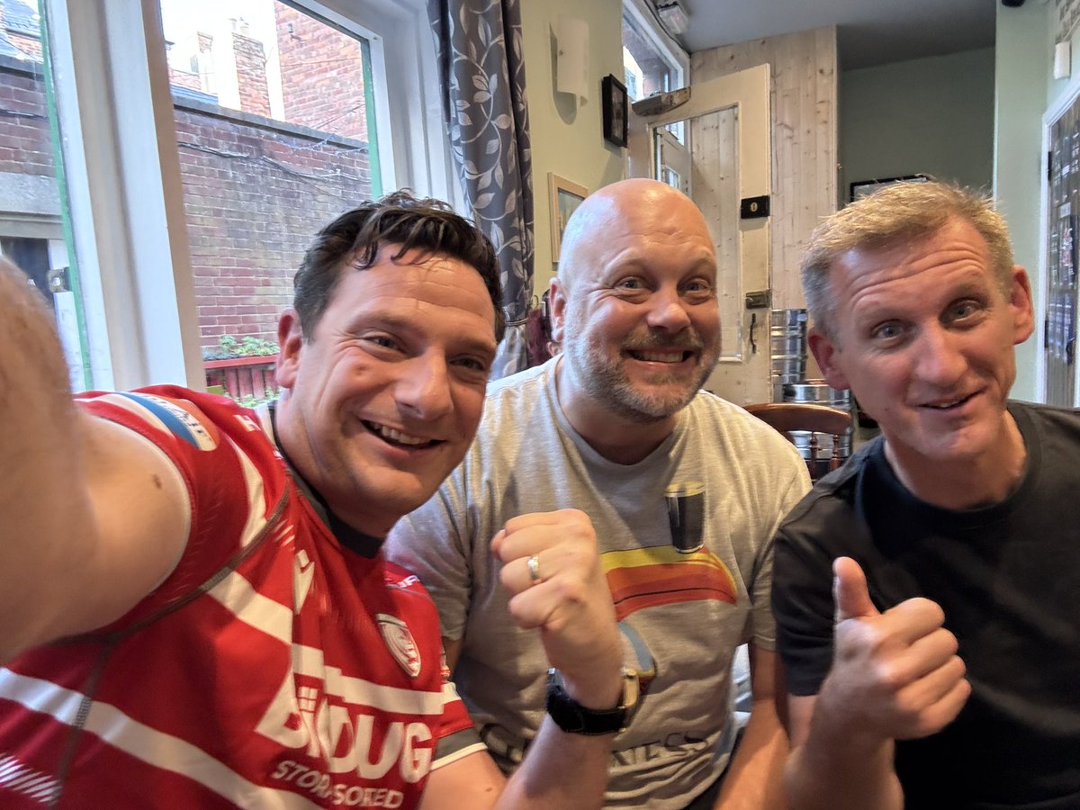 jam_rugby's tweet photo. Three of the Jam boys loving the result! Brilliant @gloucesterrugby! Also, if you are looking for a great place to watch the Rugby when we are away, The Drunken Duck is a superb spot. #glawsfamily #EXEvGLO https://t.co/idiXUbUYze