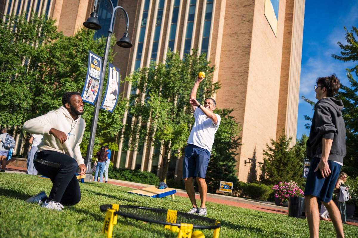 KentState's tweet photo. Parents and Families Appreciation Weekend kicked off at Black Squirrel Fest! We are so grateful to celebrate with our Golden Flashes families this weekend. https://t.co/jFDu3kONON https://t.co/hk9lwq1dns