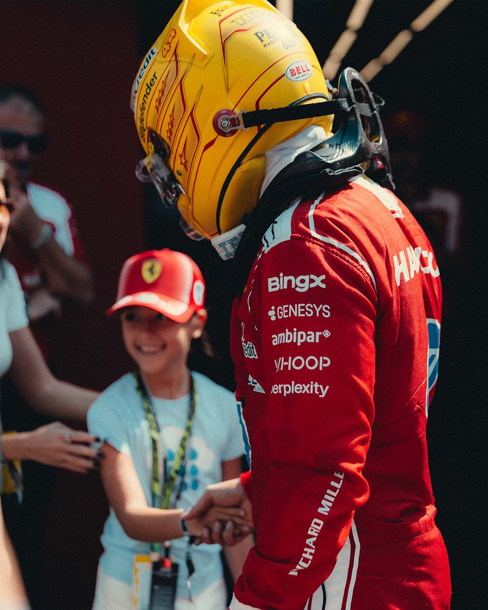ScuderiaFerrari's tweet photo. We ❤️ paddock moments like these https://t.co/xru8U4PzL2