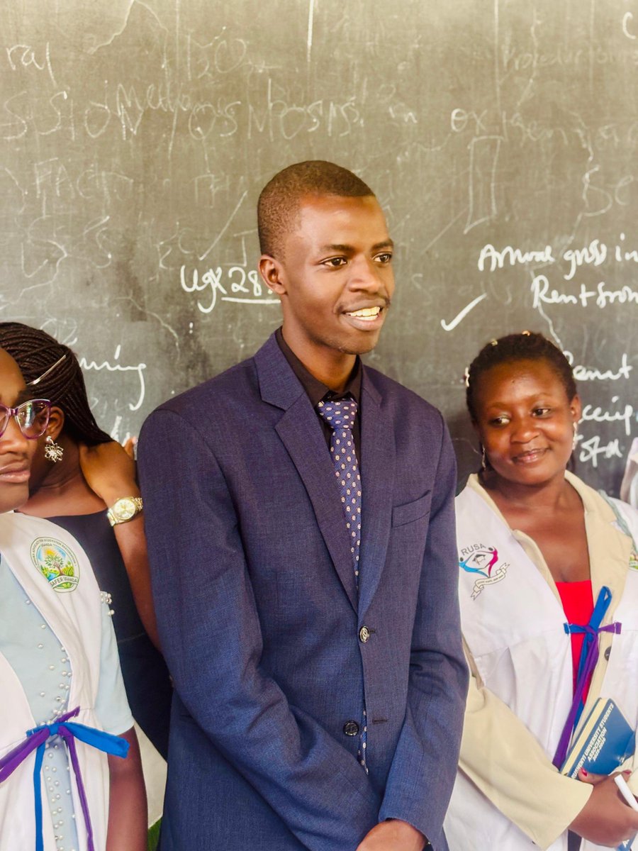 rushenyiyeitu08's tweet photo. And of course @Ezordie1 had to motivate students from his former school https://t.co/mLFROGgY6H