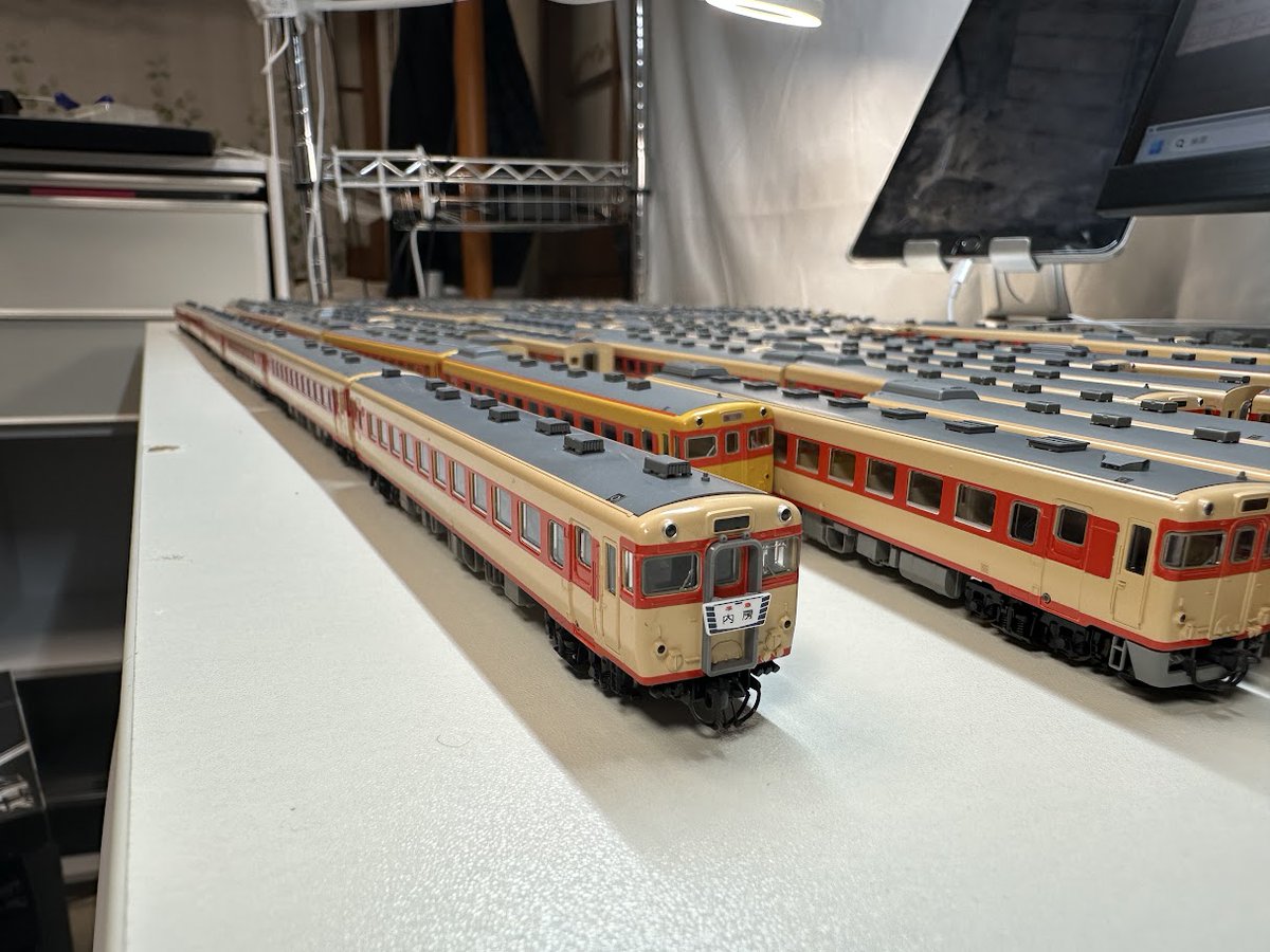 Kami_Kitami's tweet photo. 先月はキハ28のM車化も行っていたので、KATOのキハ28 0を混ぜて房総準急風としてみました。編成・ヘッドマークはイメージです💦
でもカッコいいですね！　こういうのをやりたかったです。 https://t.co/2DGucyXaXa