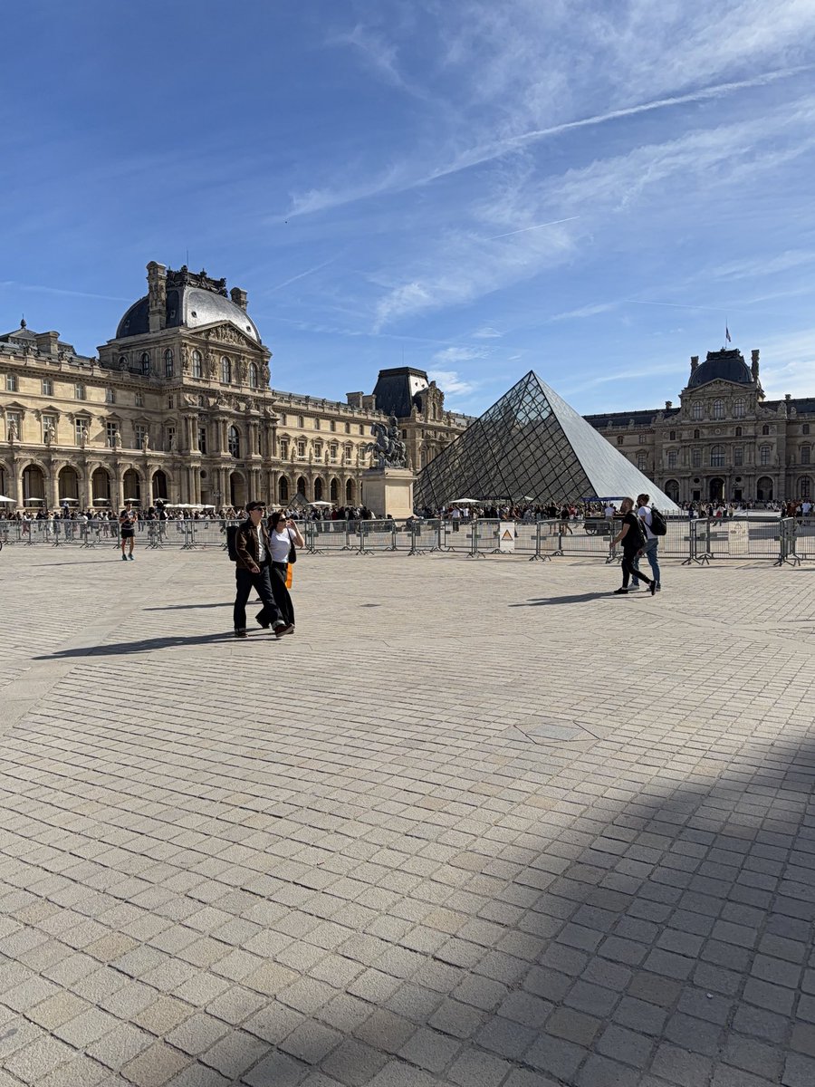 RobertR6767's tweet photo. Trip of a lifetime!
Paris https://t.co/neHhwQZuDq