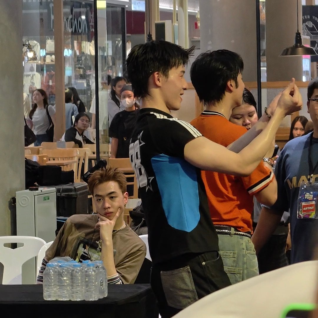 blueong09's tweet photo. โอ้ยในขณะที่หลานอยากกลับบ้าน แล้วออง😅 https://t.co/6lMDe54Fqm