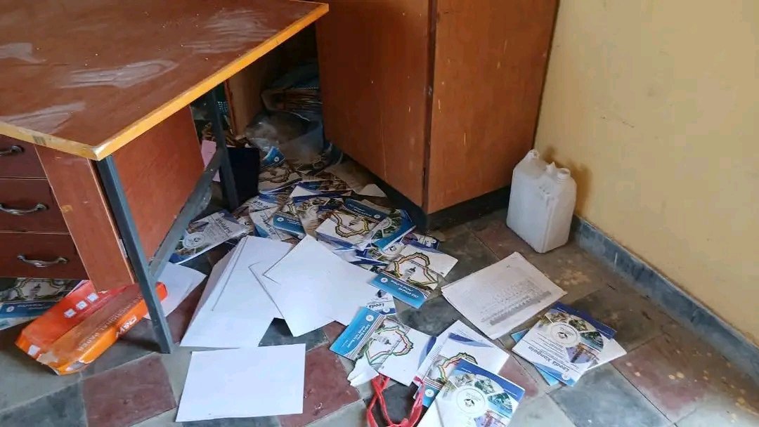 ibnulafar's tweet photo. According to the Afar Mass Media Agency, TPLF forces have systematically looted, vandalized, and destroyed critical infrastructure in Abala &amp; Megale. Vital clinics, schools, and government facilities were targeted for theft, completely cutting off basic services. #Afar #Ethiopia https://t.co/k3QY3o45bs