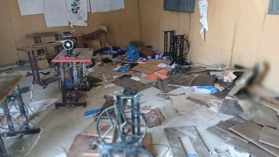 ibnulafar's tweet photo. According to the Afar Mass Media Agency, TPLF forces have systematically looted, vandalized, and destroyed critical infrastructure in Abala &amp; Megale. Vital clinics, schools, and government facilities were targeted for theft, completely cutting off basic services. #Afar #Ethiopia https://t.co/k3QY3o45bs