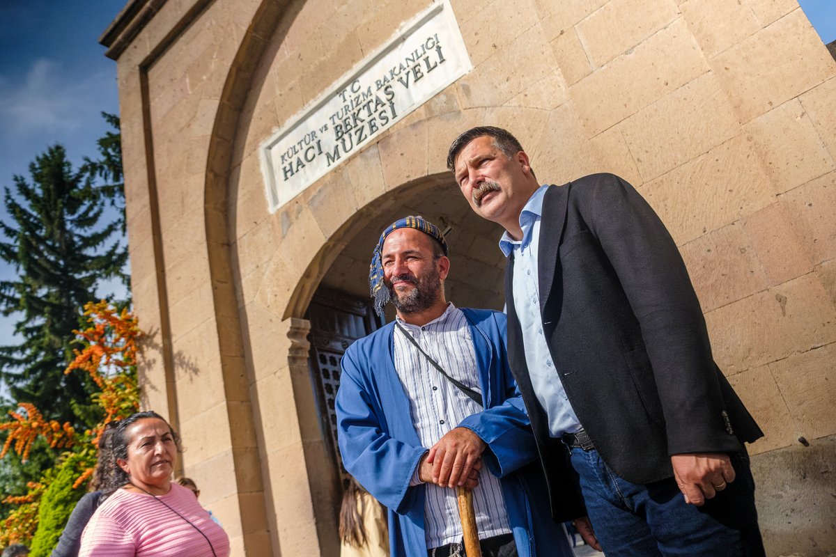 tipgenelmerkez's tweet photo. Genel Başkanımız Erkan Baş, Nevşehir Hacıbektaş'ta esnaf ziyaretinin ardından halk buluşmamızın konuğu oldu.

Varlığıyla güç katan yurttaşlarımıza, canlara teşekkür ediyoruz. Emekçilerin yürüyüşünü adım adım büyüteceğiz. https://t.co/5QcE6F7TAe