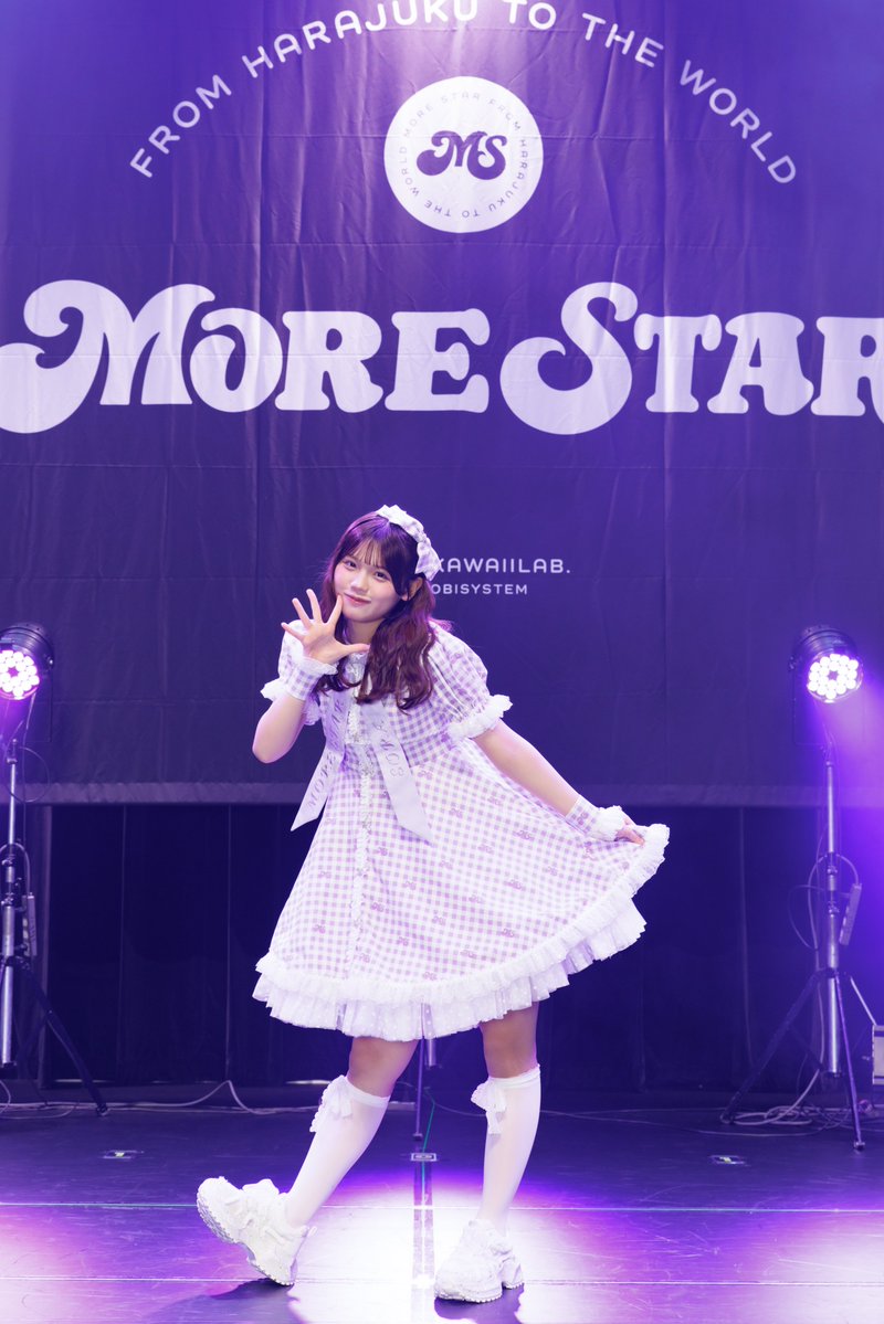 MORE_STAR_'s tweet photo. □■🎀■□💜□■🎀■□

#MORESTAR 【新衣装】
セーラーチェック衣装

□■🎀■□💜□■🎀■□

💜萩田そら @sora_ms0816

出身：神奈川県
生年月日：2005/08/16（21歳）
担当カラー：紫色

MBTI：ENFP
特技：ウクレレの弾き語り
趣味：歌うこと、皆んなと話すこと

🎥最新MVを観る
https://t.co/rBv7N7ek26

🎫10/21(水)単独ライブ@ O-WEST
https://t.co/yj2wFfNDSY

Costume direction：MIKI AIZAWA
Costume design：MIKI AIZAWA

#萩田そら
#もあすた #WITHKAWAII
