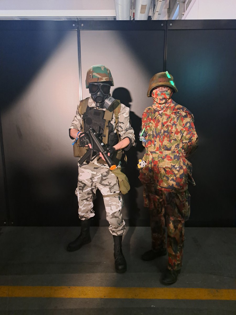 Chaosmelon25's tweet photo. First day of Popcon is soon over and i sadly only got one pic, didn't get the time to do more due to a medical emergencie so...
PLEASE drink enough water and eat enough food, ESPECIALLY when you're cosplaying!
And most important of all, sray safe and have a wonderful con! https://t.co/Rm639ywziv