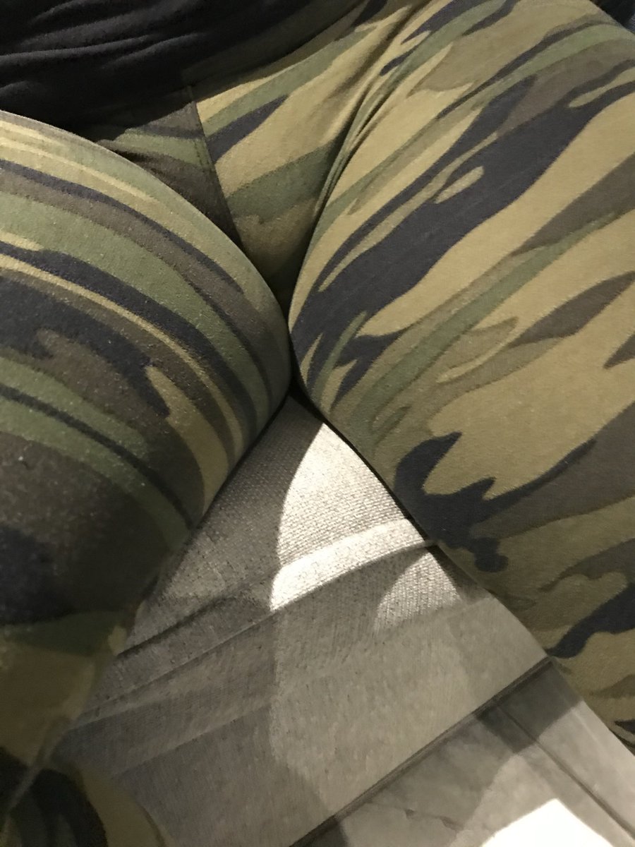 SalivatingSluts's tweet photo. Retweet if you think my bulge is bigger than yours. https://t.co/xJiLFY34ly