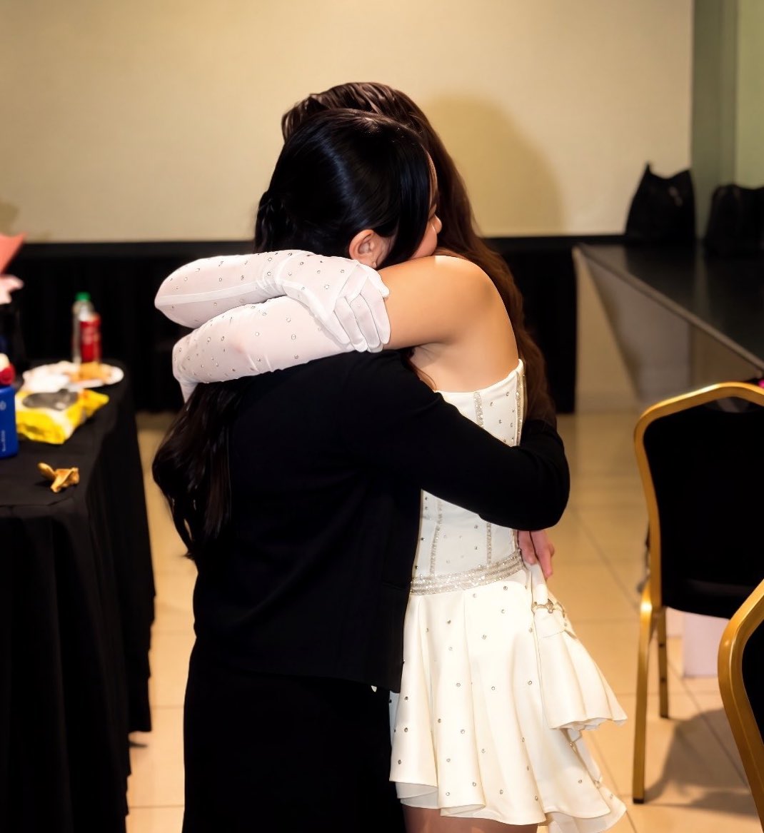 aiahkuin's tweet photo. “you came!”
“for you, always” https://t.co/KkqHMbL23L