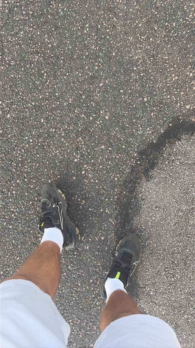 ipho17531's tweet photo. Venez vénérer dans mes dm les chiennes 🐶 🦶🏼   #gay #slave #dom #obeischien #cashslave #cashmaster https://t.co/MbSBE0JPHp