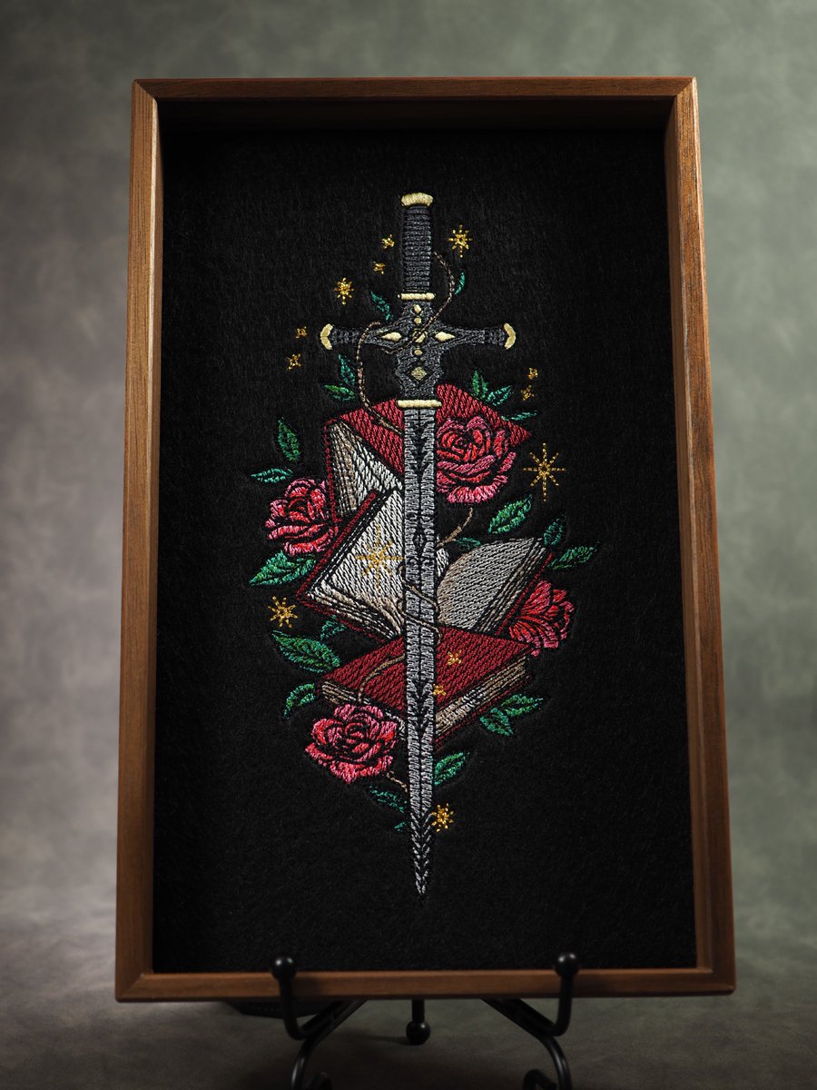 CatInTheDiceBag's tweet photo. Die Feder ist zwar stärker als das Schwert, aber ein Back-up Schwert zu haben schadet nie, oder?
Das Design ist von UrbanThreads
#dnd #handmade #dice #pnp #pnpde
(Ad) https://t.co/Slv7SUrz7Y